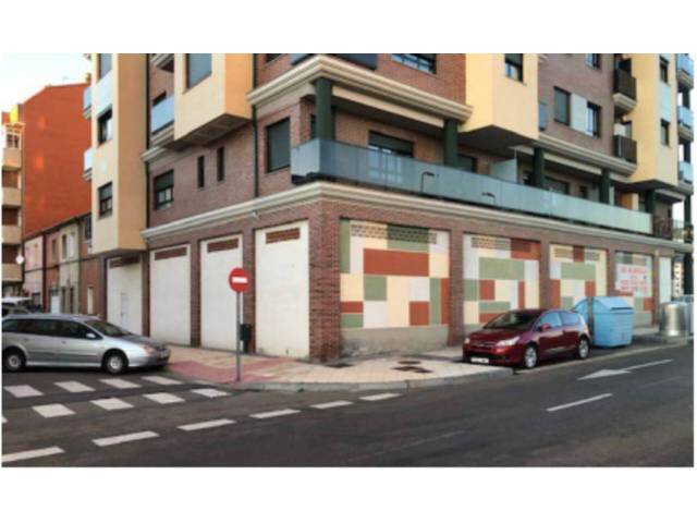 Local comercial en Alquiler en José Aguado en San Claudio - La Chantría