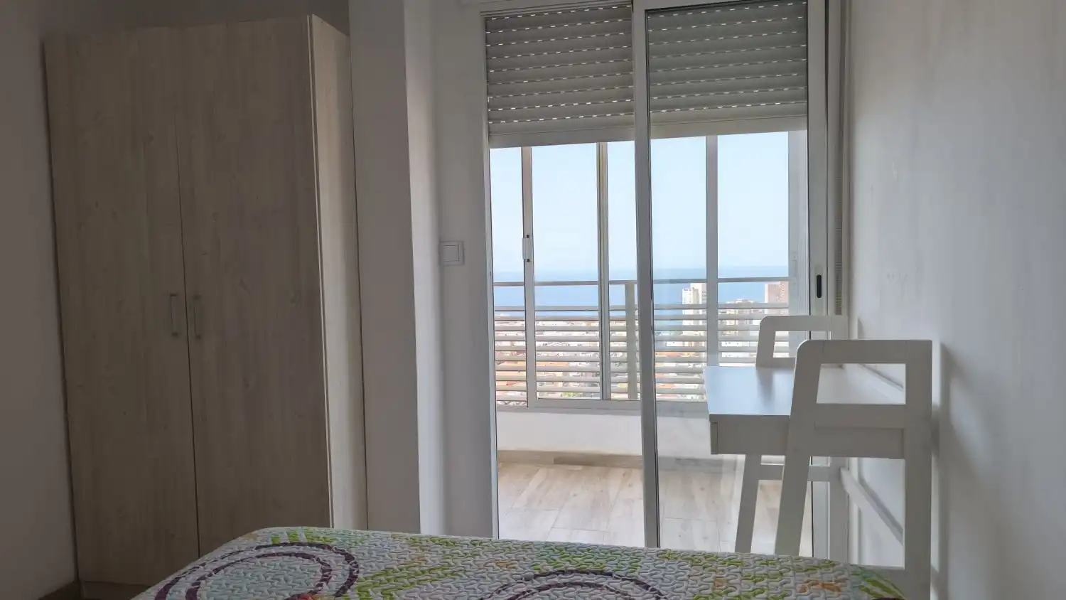 Schlafzimmer von Wohnungen zur Miete in Benidorm mit Klimaanlage, Abstellraum und Möbliert