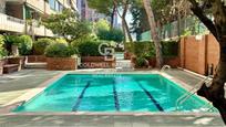 Swimming pool of Flat for sale in  Barcelona Capital  with Air Conditioner, Heating and Private garden