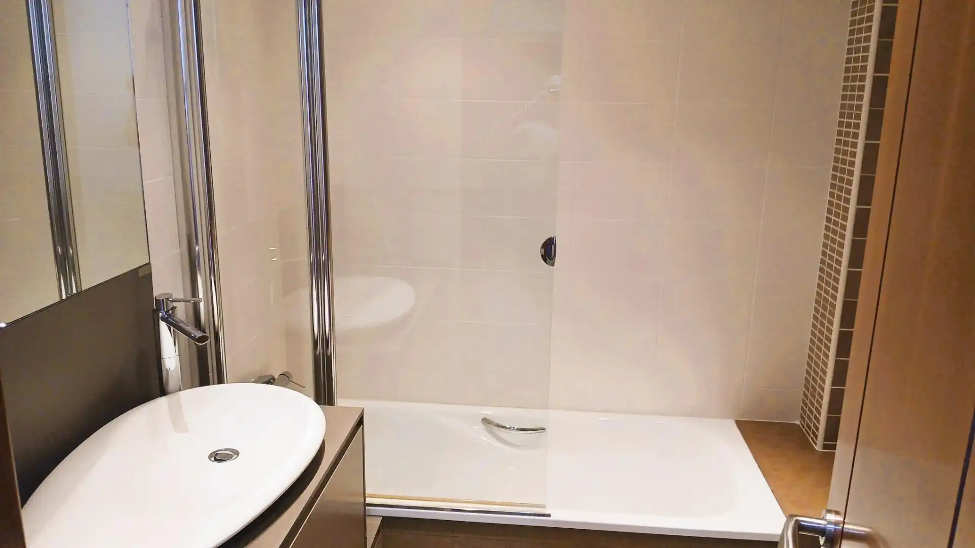 Badezimmer von Dachboden zur Miete in Granada mit Klimaanlage, Heizung und Terrasse