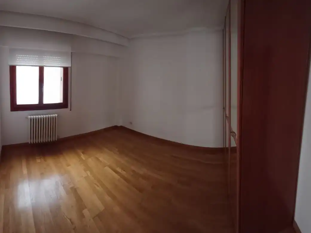 Wohnung zur Miete in Calle de Miguel Servet, 34, Centro