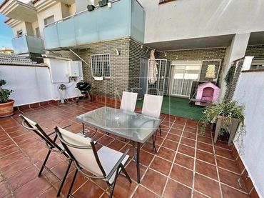 Casa a schiera con balcone in vendita a Calle ROSA CHACEL