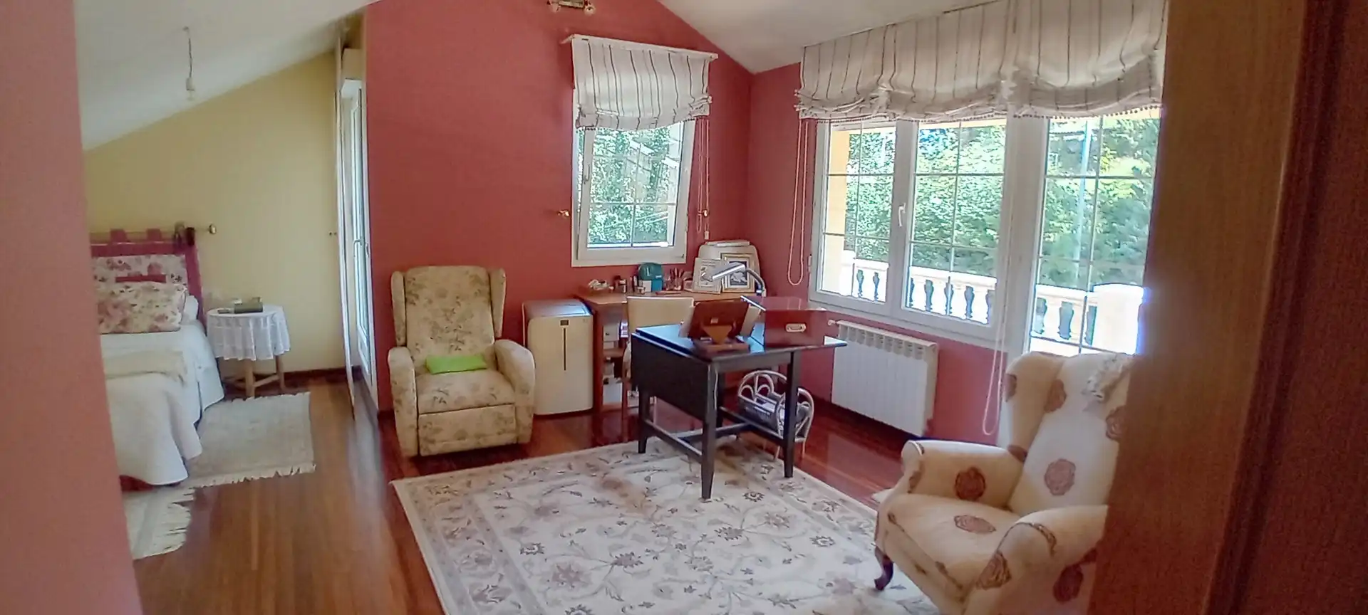 Sala d'estar de Casa o xalet en venda en Parres amb Calefacció, Jardí privat i Parquet