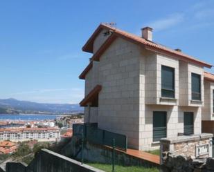 Vista exterior de Casa o xalet en venda en Baiona amb Terrassa i Balcó