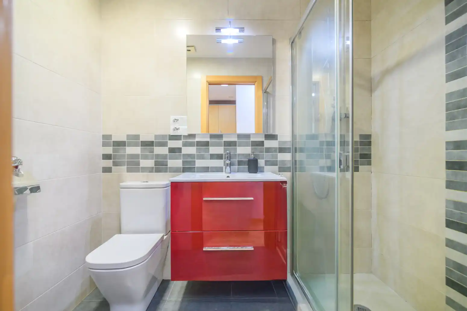 Bathroom of Flat for sale in Sant Boi de Llobregat  with Parquet flooring and Terrace