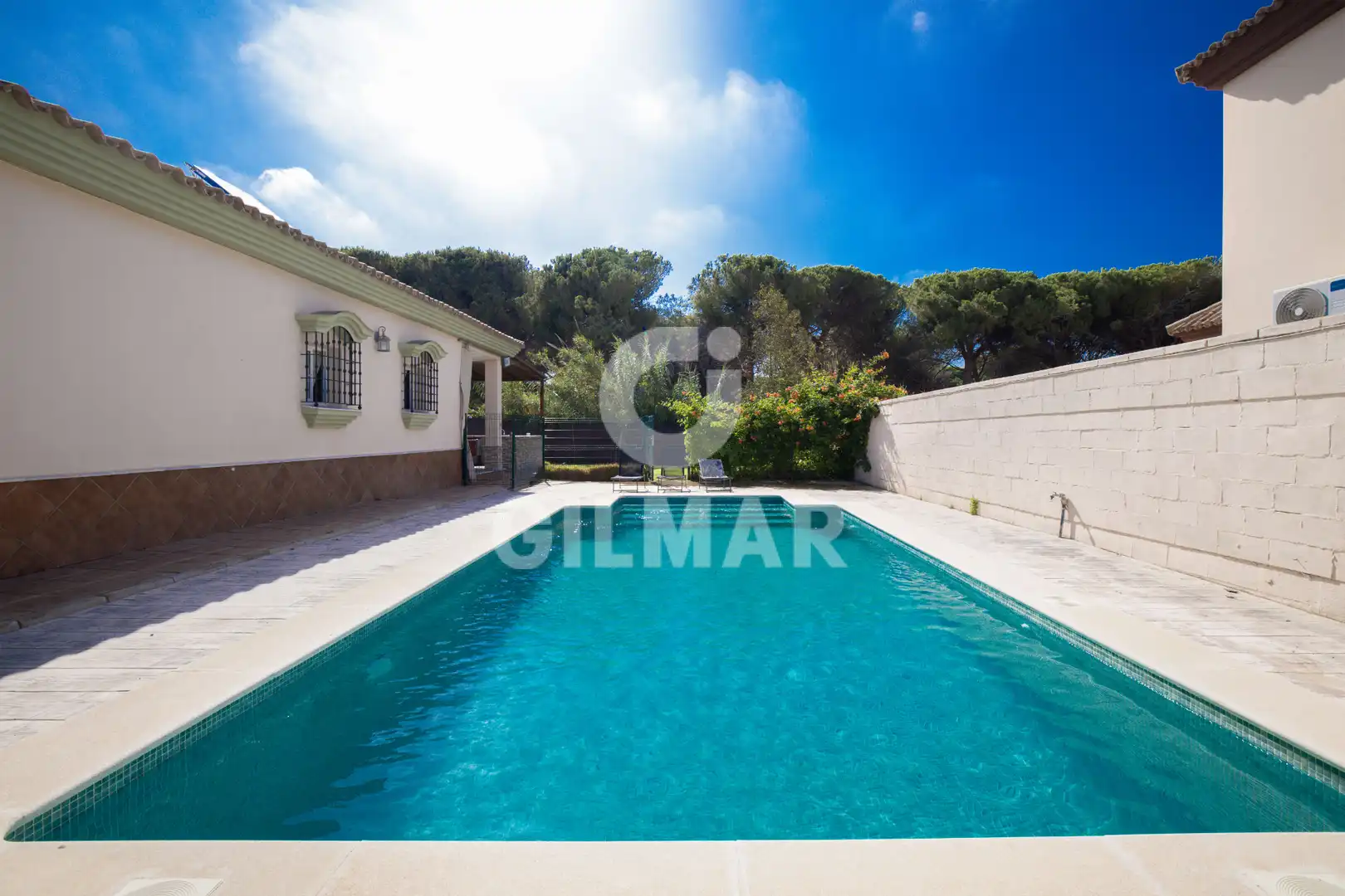 Piscina de Casa o xalet de lloguer en El Puerto de Santa María amb Aire condicionat, Jardí privat i Piscina