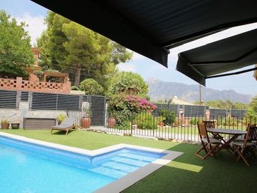 Casa amb piscina en venda a Els Hostalets de Pierola