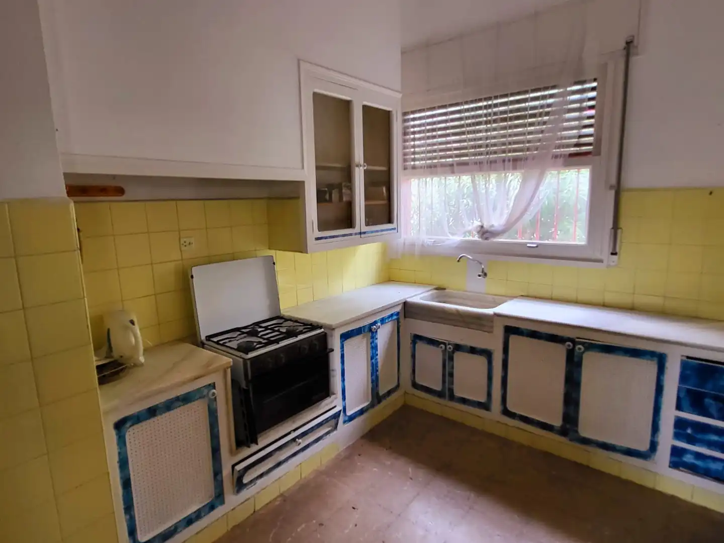 Cuina de Casa o xalet en venda en Torredembarra amb Jardí privat, Terrassa i Moblat