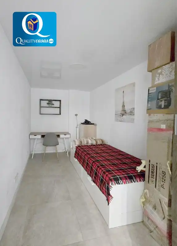 Habitación de Apartamento en venta en Alicante / Alacant con Aire acondicionado y Balcón