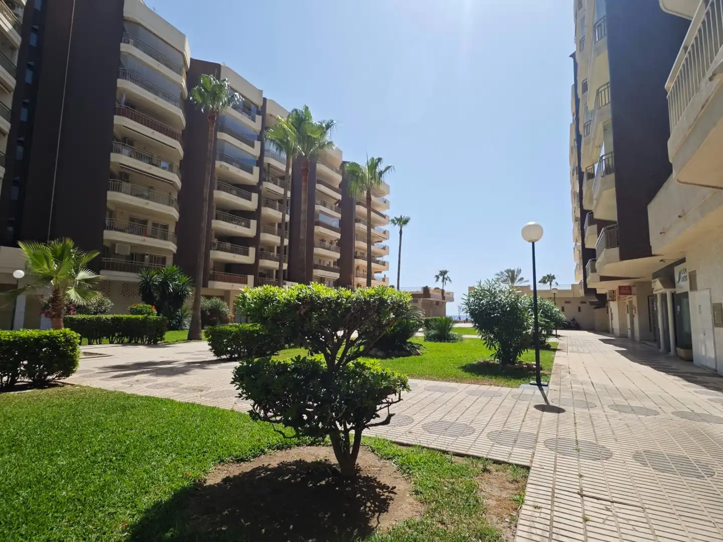Vista exterior de Planta baja en venta en Fuengirola con Aire acondicionado, Calefacción y Terraza