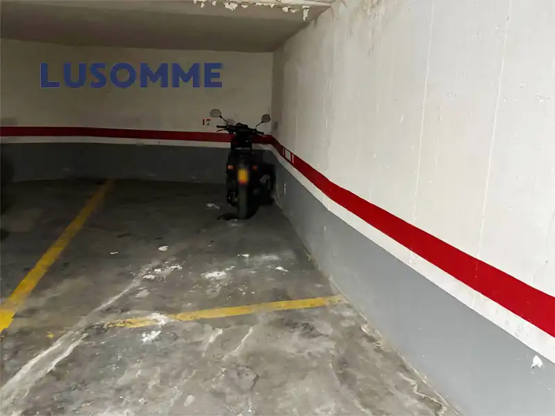 Einzelparkplatz mit Aufzug zum Verkauf in Carrer dels Juristes 16, imagen 3