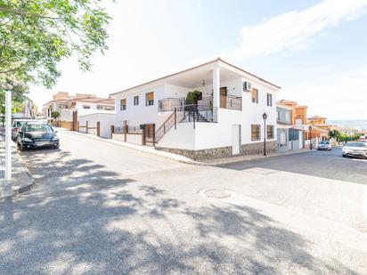 Vista exterior de Casa adosada en venda en Láchar amb Aire condicionat, Calefacció i Jardí privat