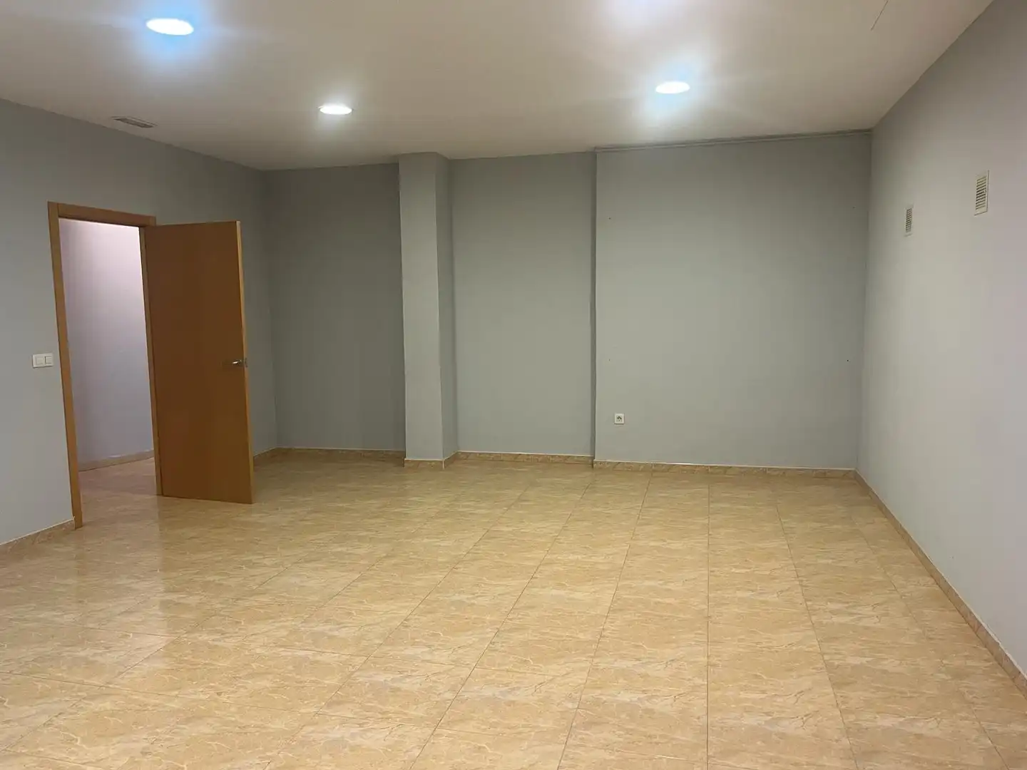 Gewerbefläche zum Verkauf in Carrer de Santa Cruz de Teijeiro, imagen 8