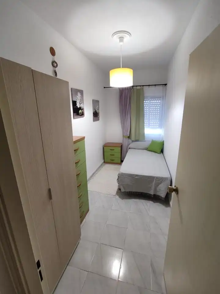 Flat for rent in Calle Pedro Nieto, Los Pinos - El Pilar