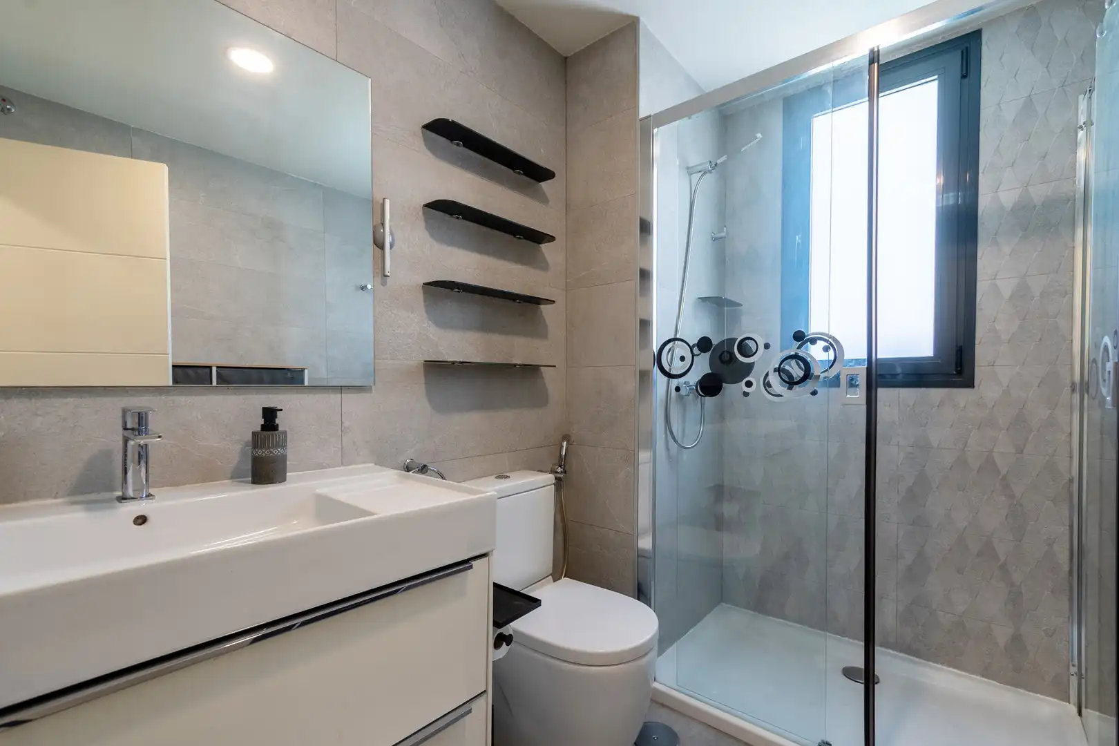 Baño de Apartamento de alquiler en Marbella con Aire acondicionado, Terraza y Trastero