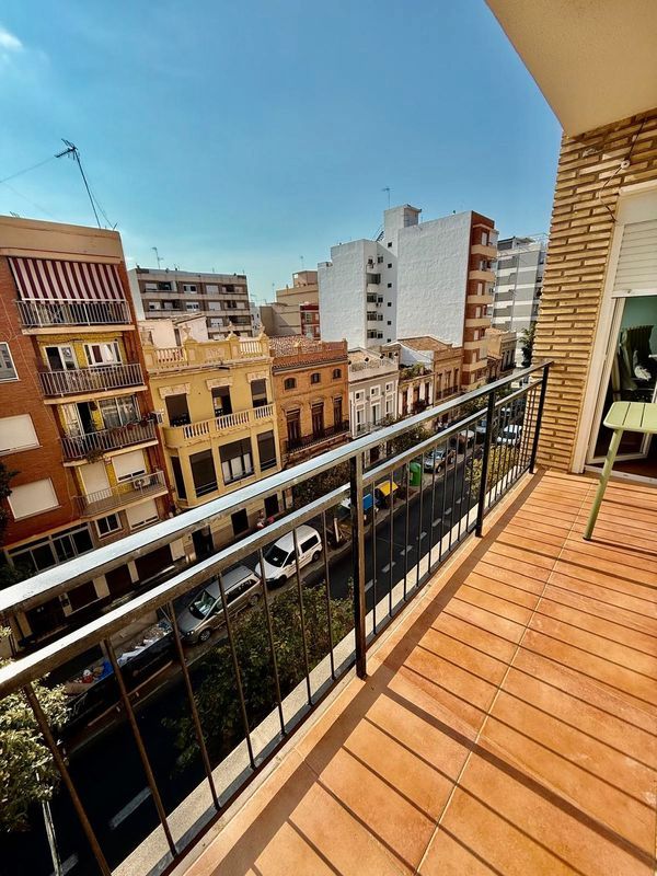 Piso de alquiler en Carrer de la Reina, 106, El Cabanyal - El Canyamelar, Poblats Marítims,  Valencia Capital