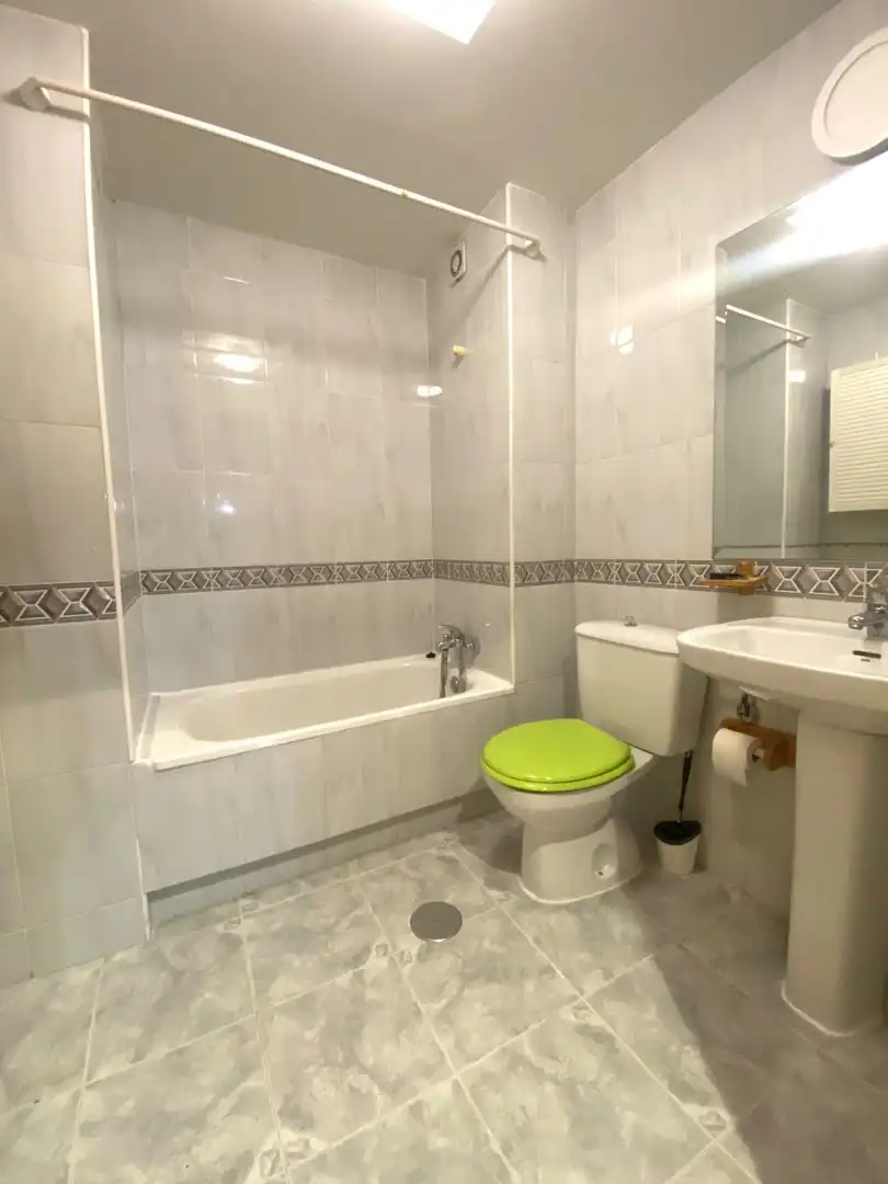 Bathroom of Flat for sale in Torrejón de Ardoz  with Heating and Parquet flooring