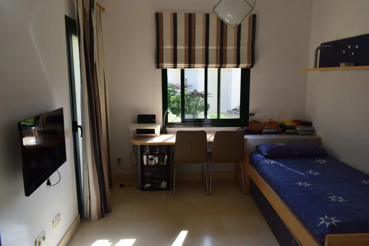 Schlafzimmer von Wohnungen zur Miete in Benahavís mit Klimaanlage, Möbliert und Fernseher