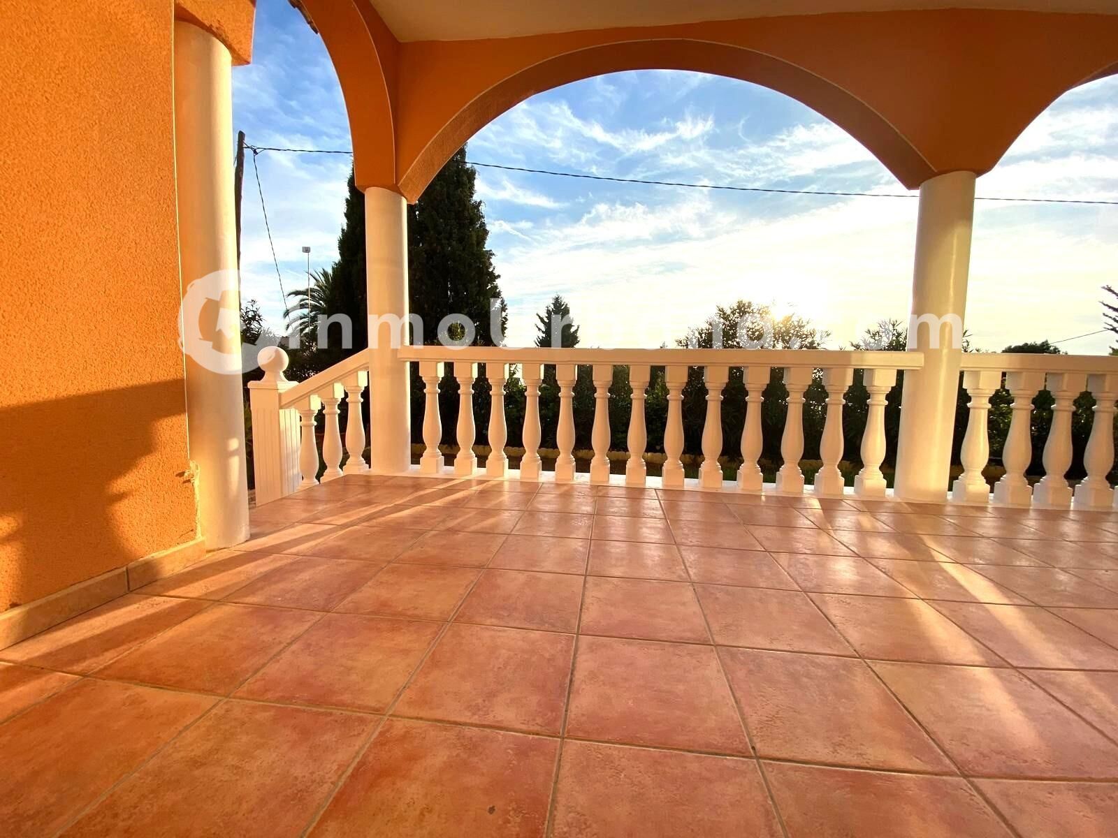 Vista exterior de Casa o xalet en venda en Busot amb Calefacció, Jardí privat i Terrassa