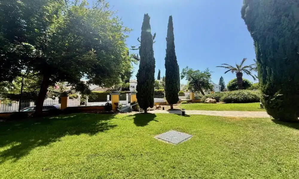 Jardín de Dúplex de alquiler en Marbella con Aire acondicionado, Calefacción y Terraza