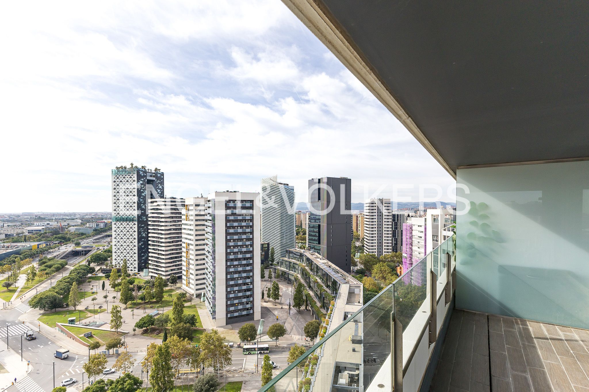 Vista exterior de Apartament en venda en L'Hospitalet de Llobregat amb Aire condicionat, Calefacció i Terrassa