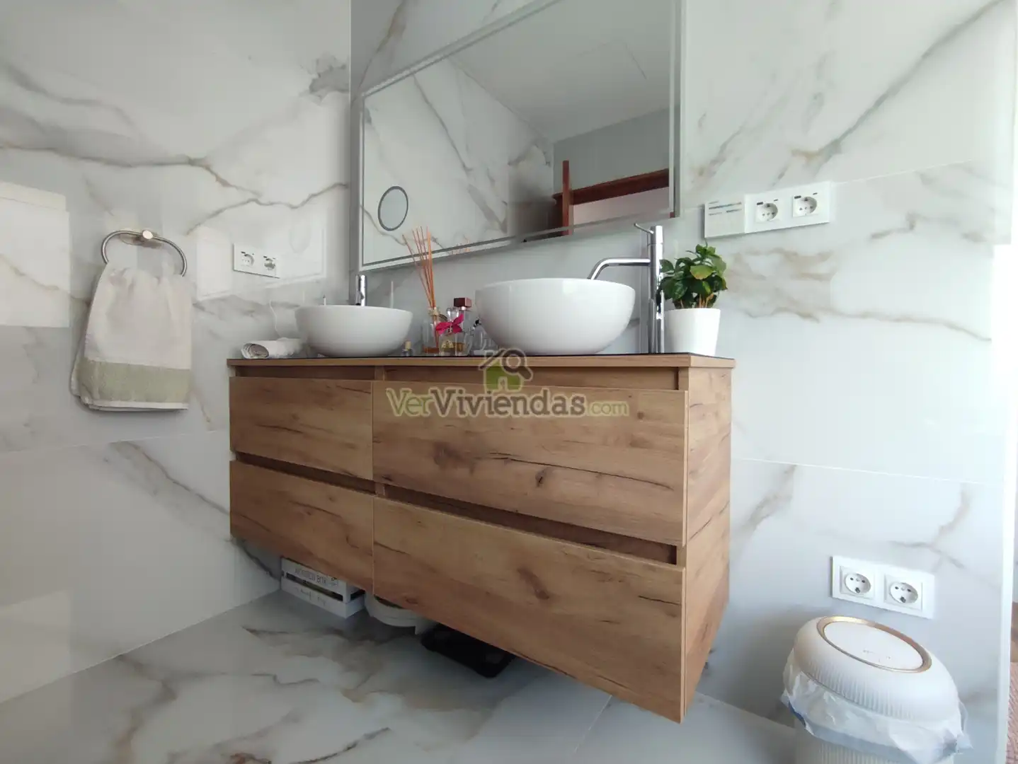 Bathroom of Houses for sale in Vallirana, Barcelona