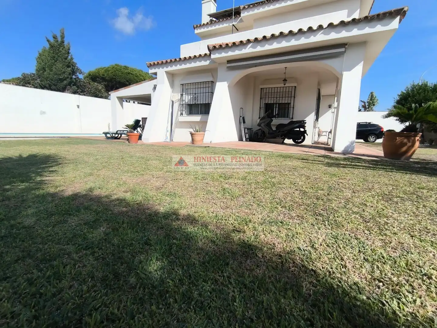 Chalet con piscina en venta en Valdelagrana, imagen 5