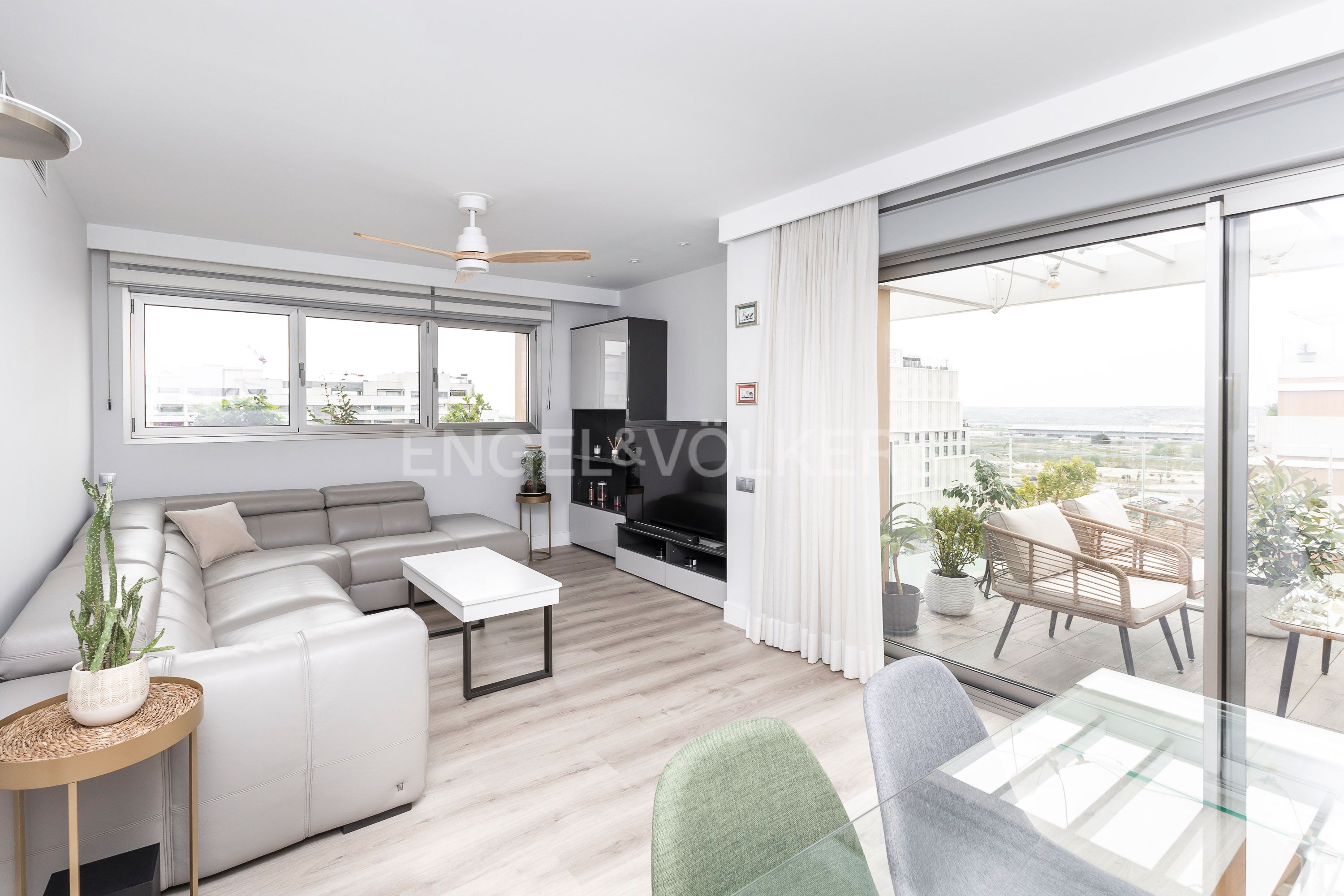 Living room of Apartment for sale in  Madrid Capital  with Air Conditioner, Heating and Terrace