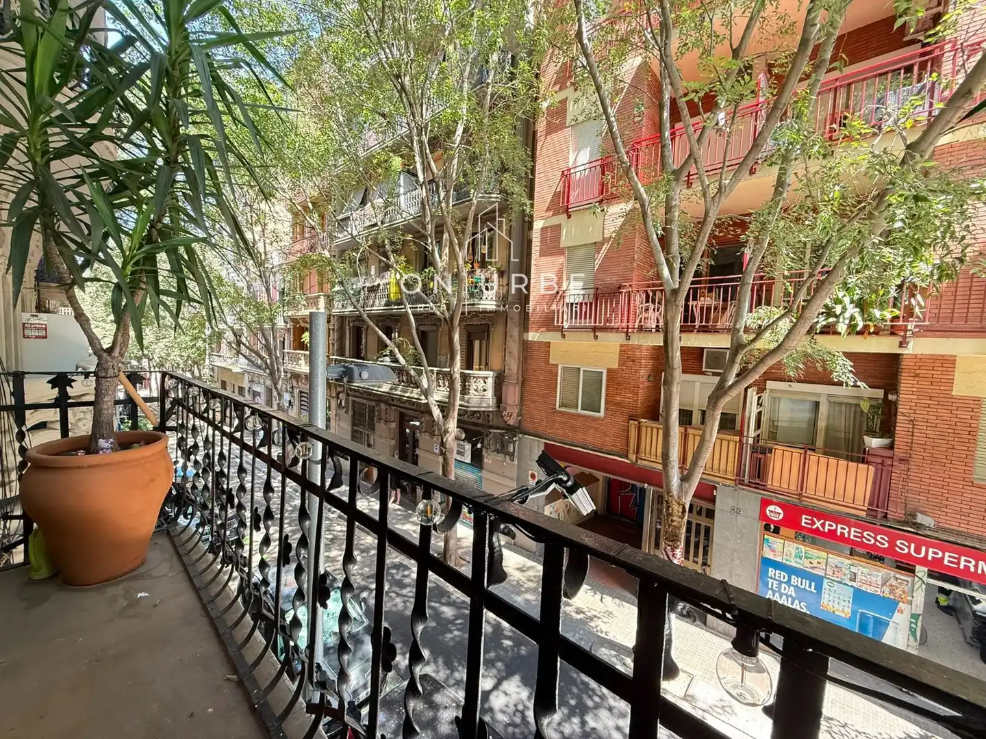 Vista exterior de Dúplex en venda en Barcelona amb Aire condicionat, Calefacció i Terrassa