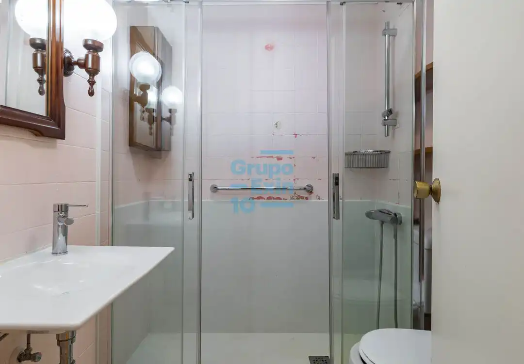 Bathroom of Flat for sale in Donostia - San Sebastián   with Heating and Storage room