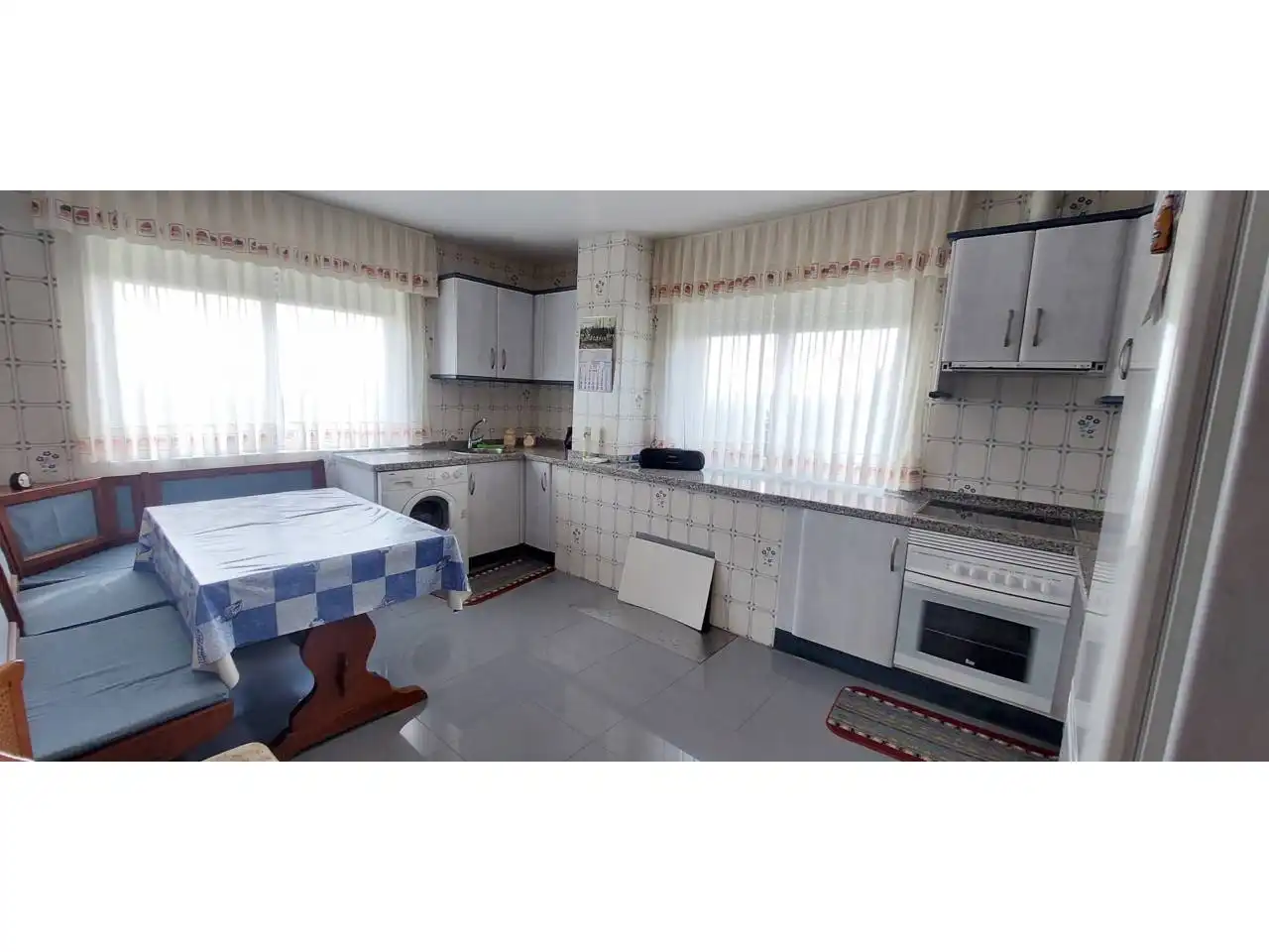 Cocina de Casa o chalet en venta en Almanza con Jardín privado, Terraza y Amueblado