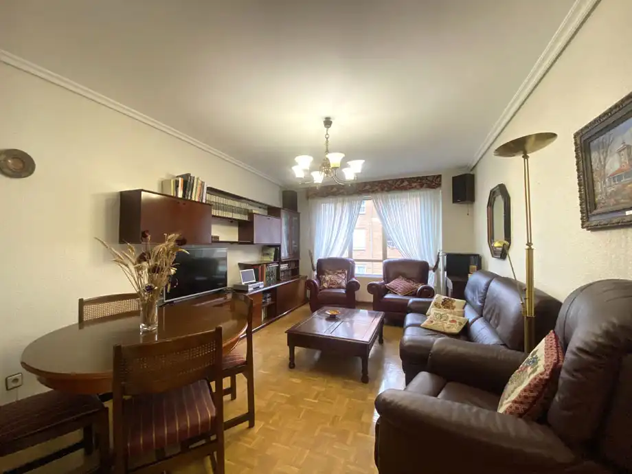 Sala d'estar de Pis en venda en Vitoria - Gasteiz amb Calefacció, Parquet i Terrassa