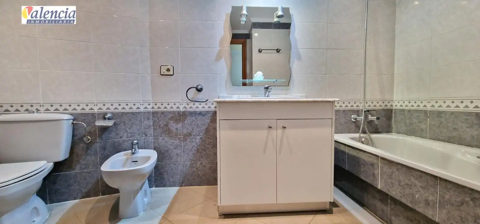 Bathroom of Flat for sale in Valencia  with Balcony
