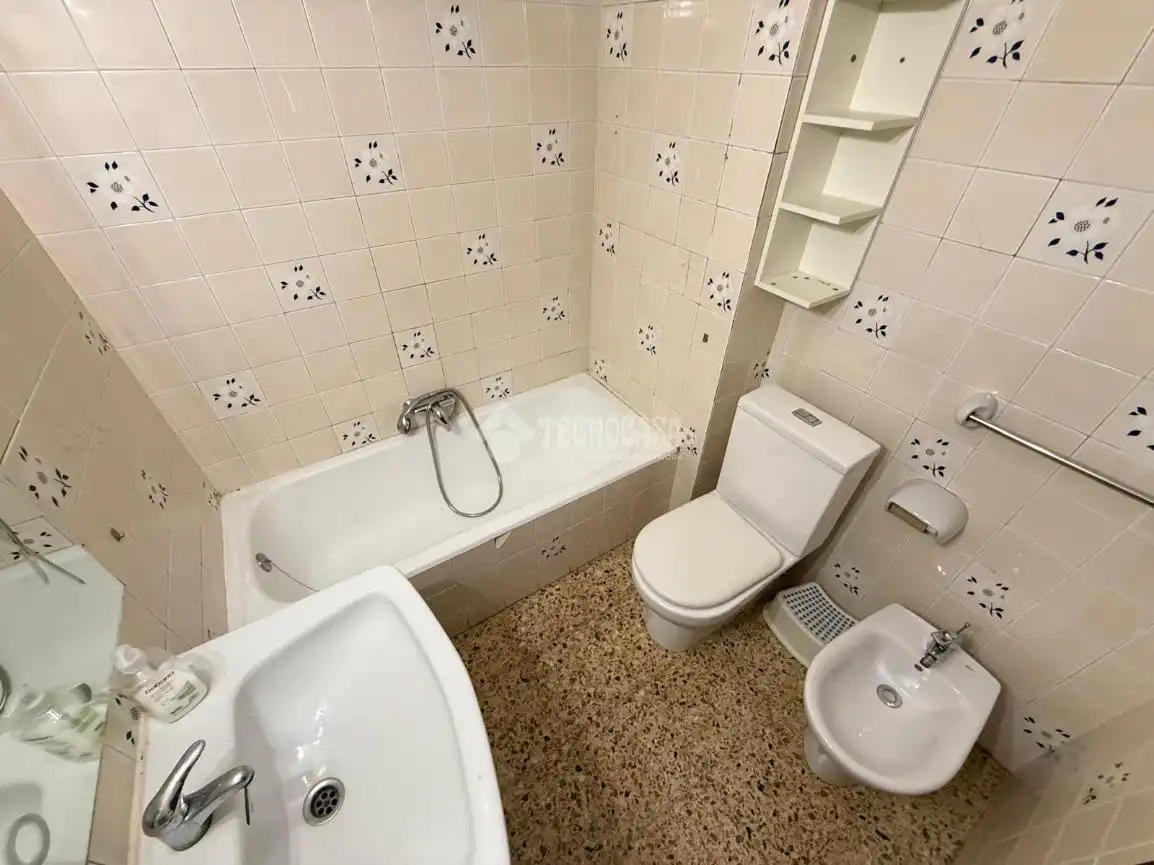 Baño de Piso en venta en Zaragoza con Calefacción y Balcón
