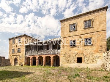 Chalet con jardín en venta en Sariego