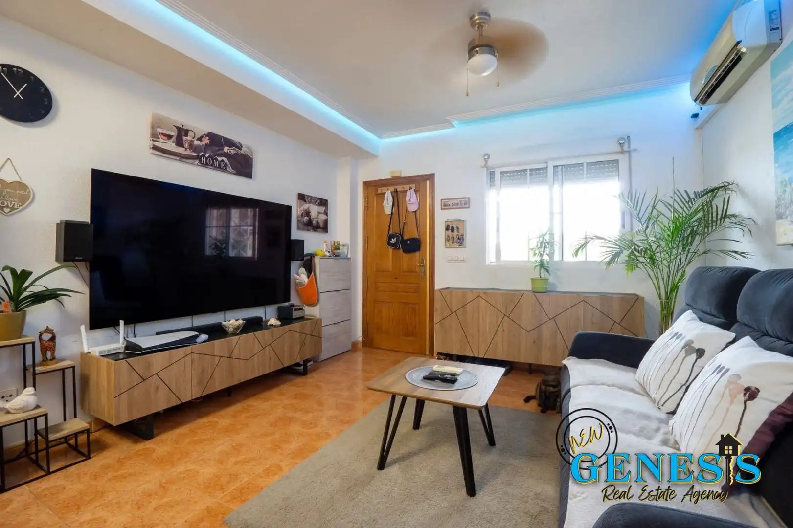 Semi-detached house with terrace for sale in Calle del Lago 45, imagen 3