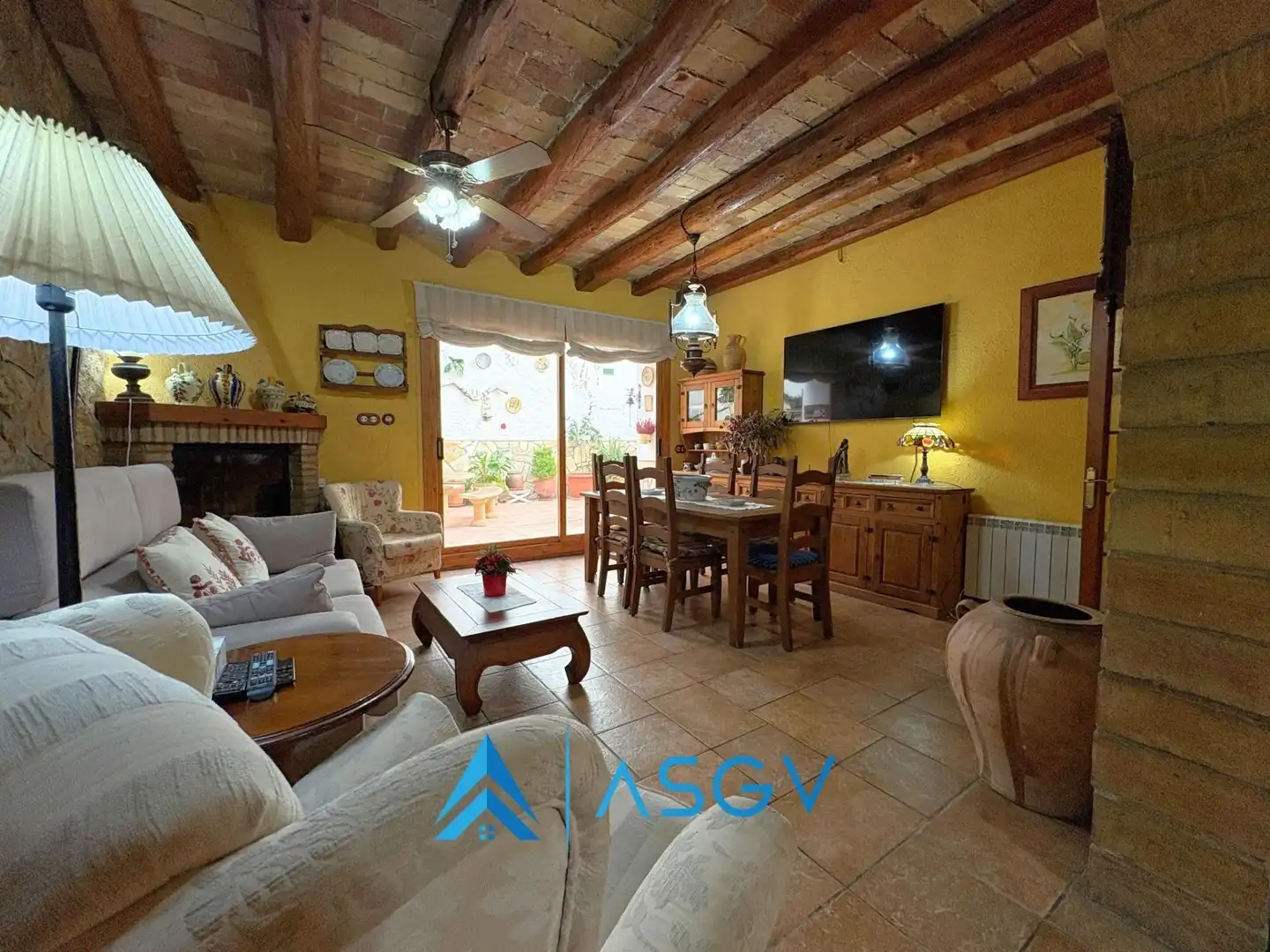 Sala de estar de Casa o chalet en venta en Torrelavit con Calefacción, Terraza y Balcón