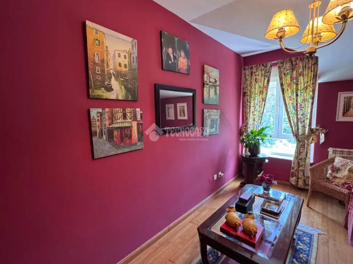 Sala de estar de Casa adosada en venta en Valdefresno con Calefacción, Parquet y Piscina comunitaria