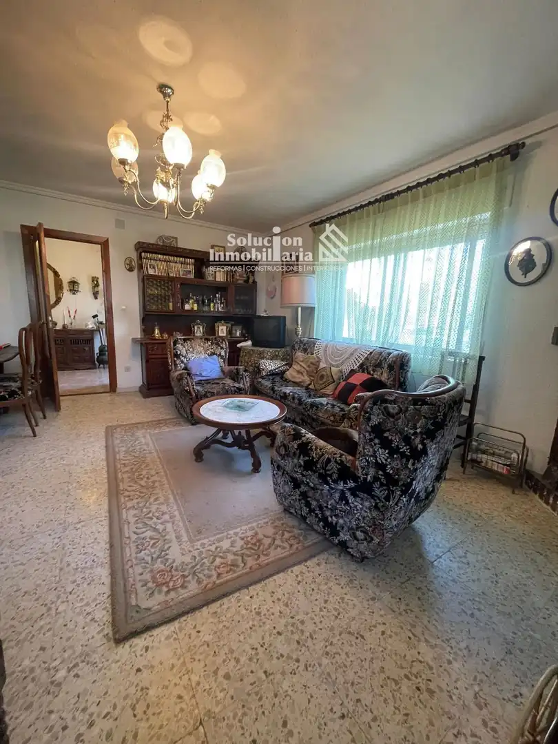 Sala de estar de Casa o chalet en venta en Doñinos de Salamanca con Calefacción y Amueblado