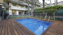 Swimming pool of Flat to rent in  Barcelona Capital  with Air Conditioner, Heating and Private garden