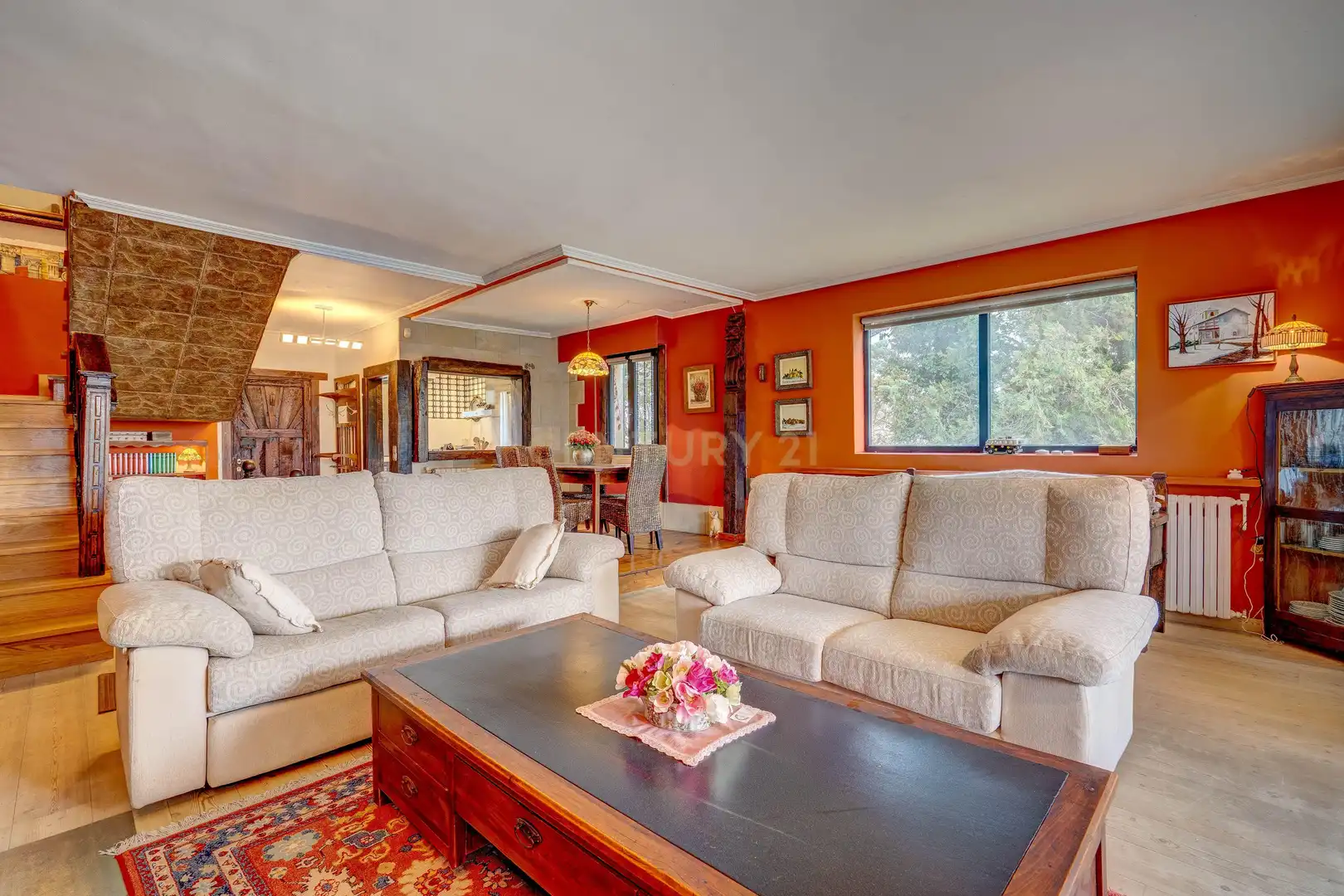 Wohnzimmer von Einfamilien-Reihenhaus zum Verkauf in Anguciana mit Privatgarten, Abstellraum und Schwimmbad