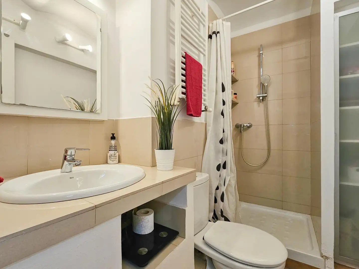Baño de Planta baja en venta en Barcelona con Calefacción
