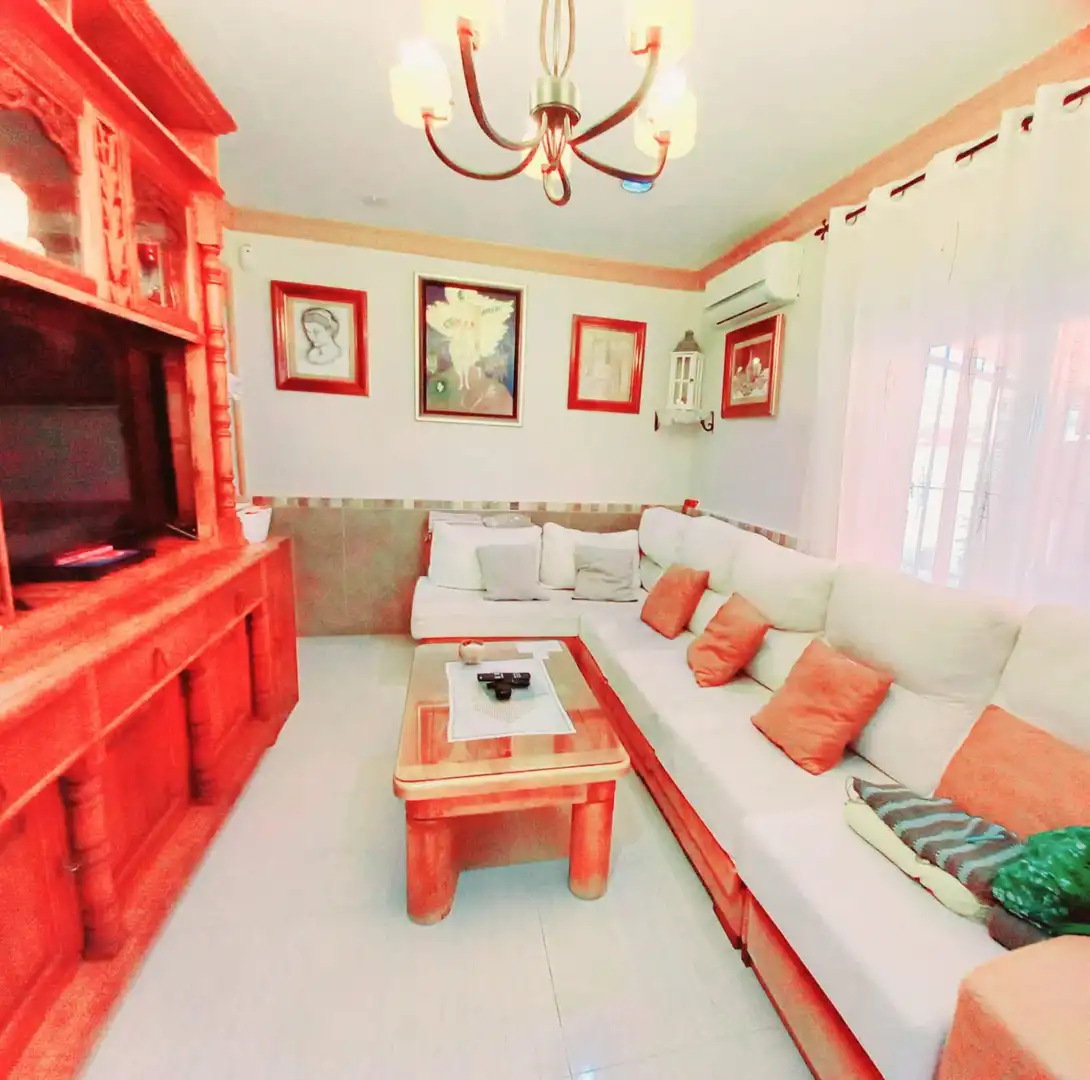 Sala de estar de Casa o chalet en venta en Rincón de la Victoria con Aire acondicionado, Jardín privado y Terraza