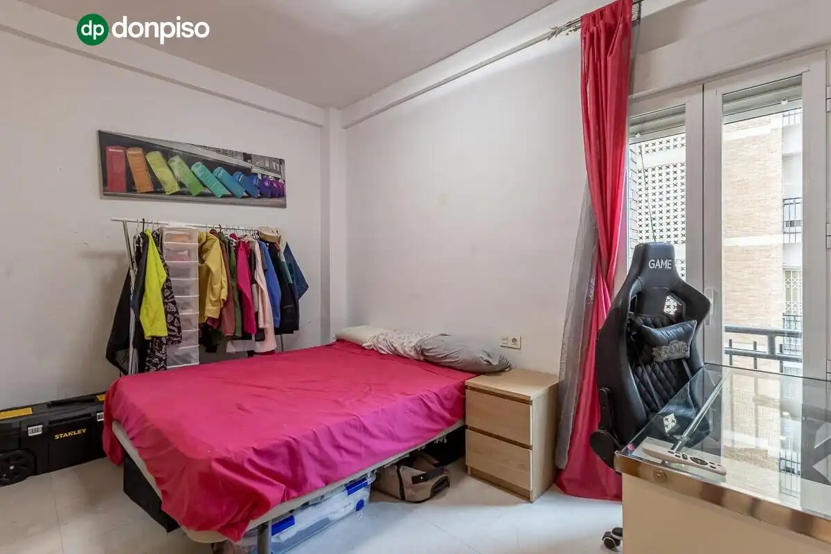 Bedroom of Flat for sale in Granada  with Air Conditioner and Terrace