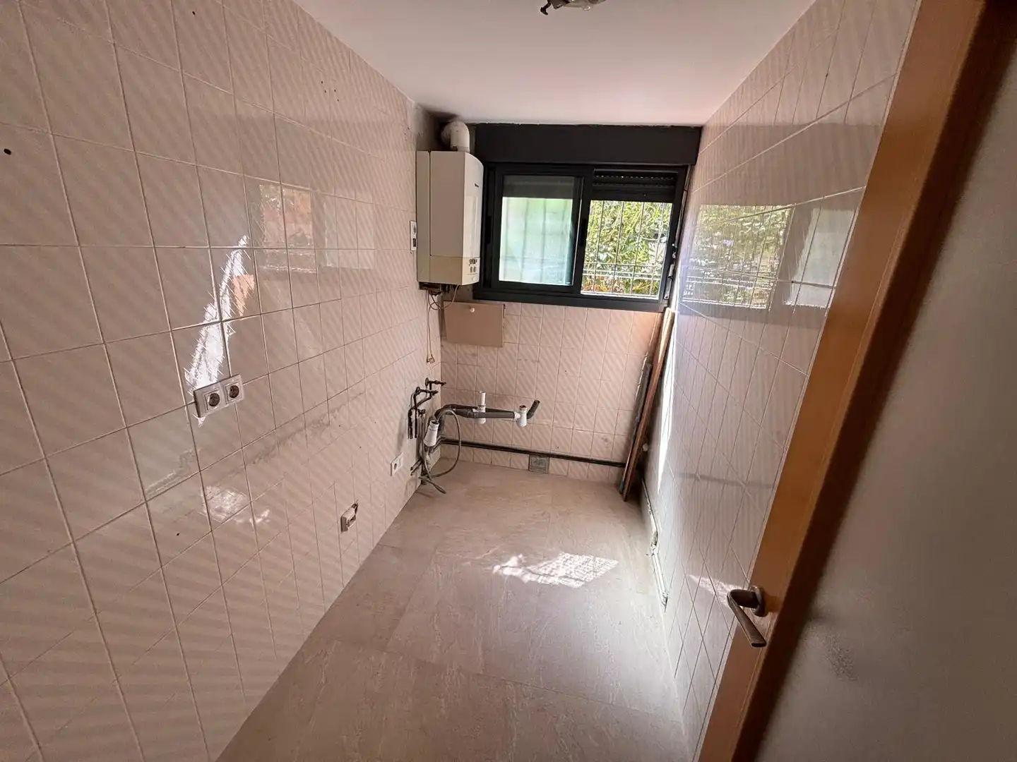 Bathroom of Flat for sale in Zaragoza  with Heating, Private garden and Parquet flooring