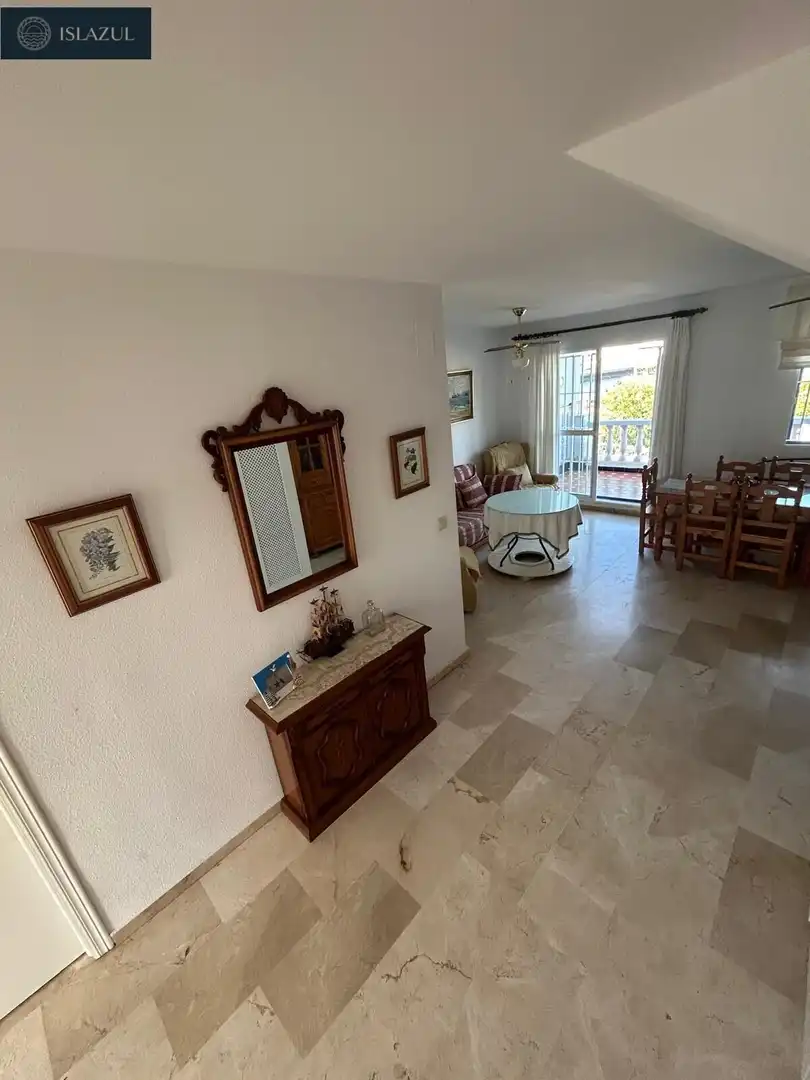Sala d'estar de Casa adosada en venda en Isla Cristina amb Terrassa, Traster i Moblat