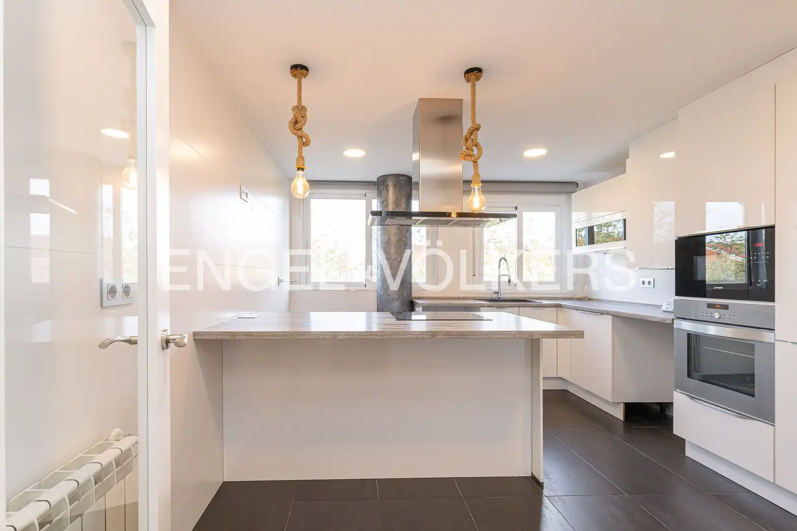 Cocina de Dúplex en venta en Alcorcón con Aire acondicionado, Calefacción y Jardín privado