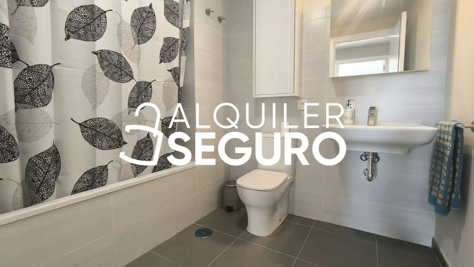 Baño de Piso de alquiler en Sevilla con Aire acondicionado, Trastero y Piscina