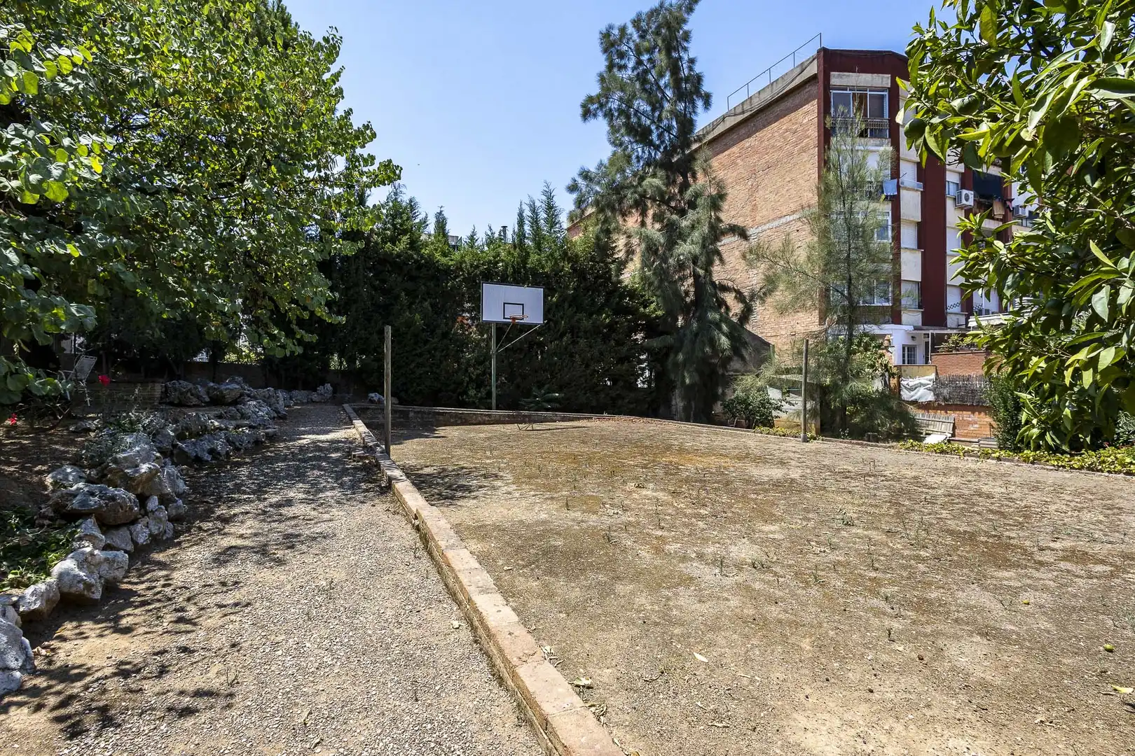 Aparcament de Edifici en venda en Sant Boi de Llobregat