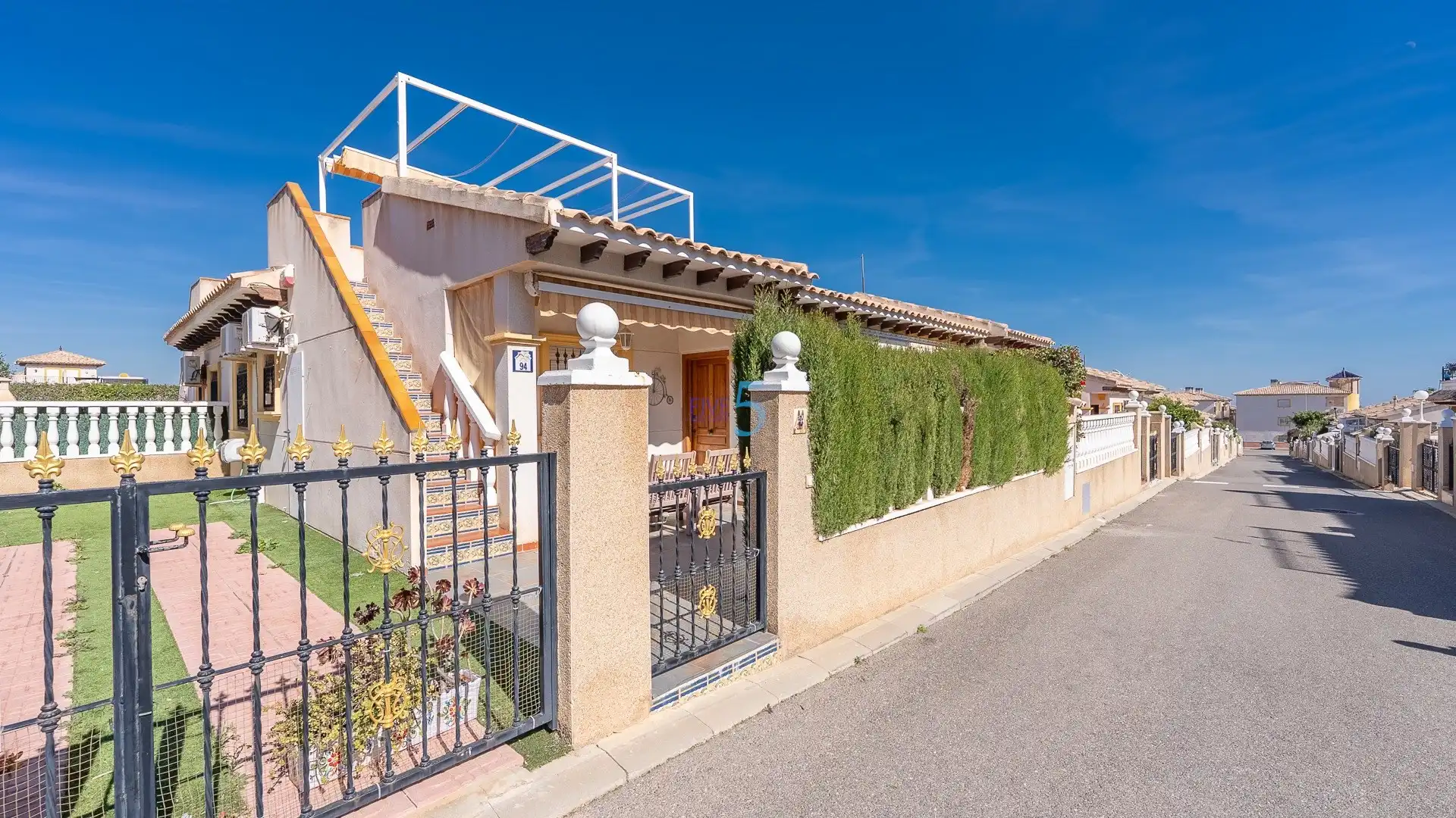 Außenansicht von Haus oder Chalet zum Verkauf in Orihuela mit Klimaanlage, Terrasse und Abstellraum